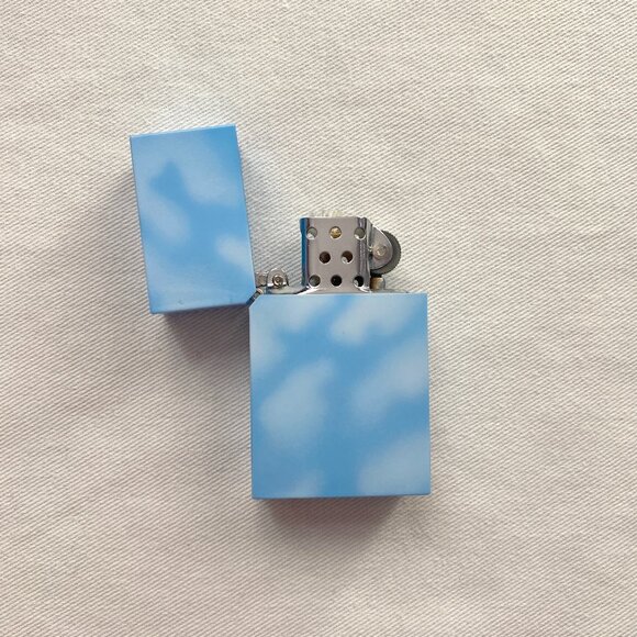 Tsubota Pearl Hard Edge Lighter in Cloud - Picture 5 of 13